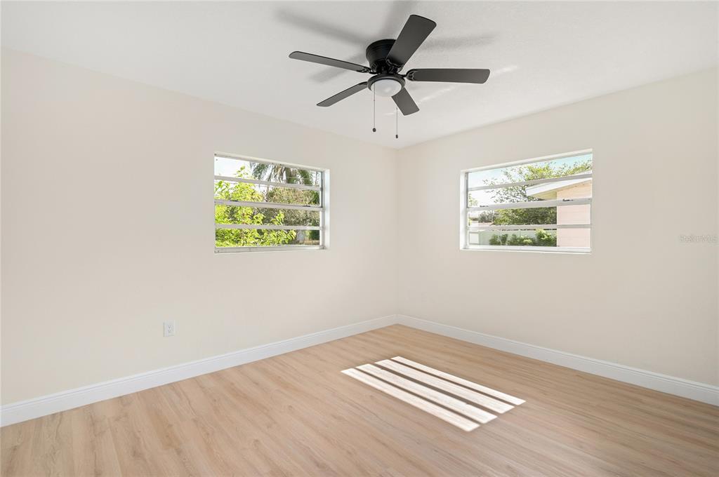 3733 SURREY DRIVE gallery image #25