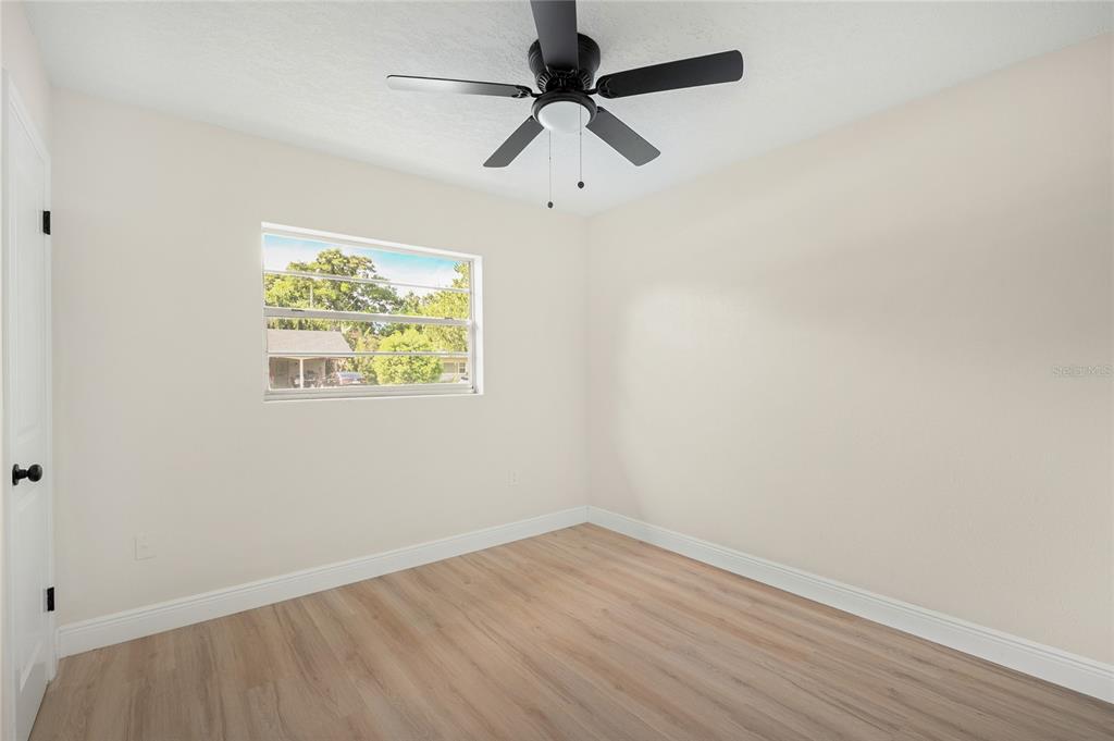 3733 SURREY DRIVE gallery image #31