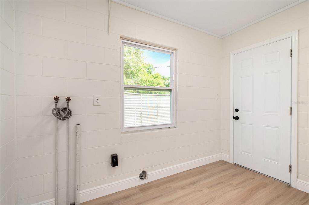 3733 SURREY DRIVE gallery image #35