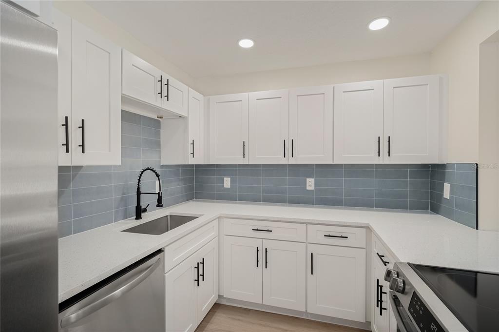 3733 SURREY DRIVE gallery image #8