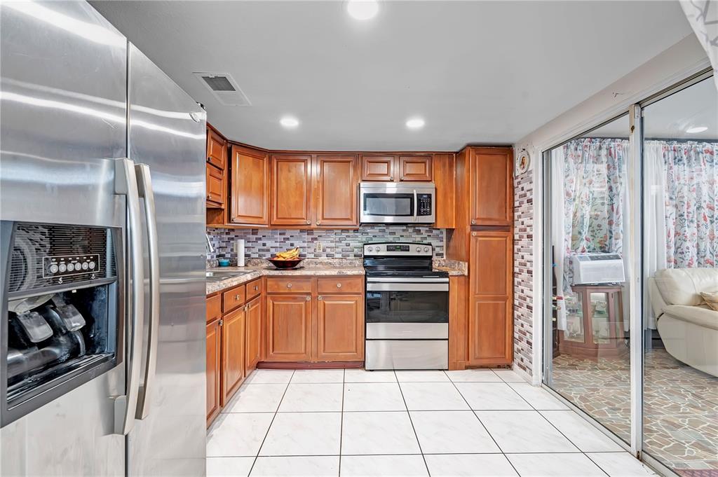 9824 SURREY RIDGE ROAD gallery image #8
