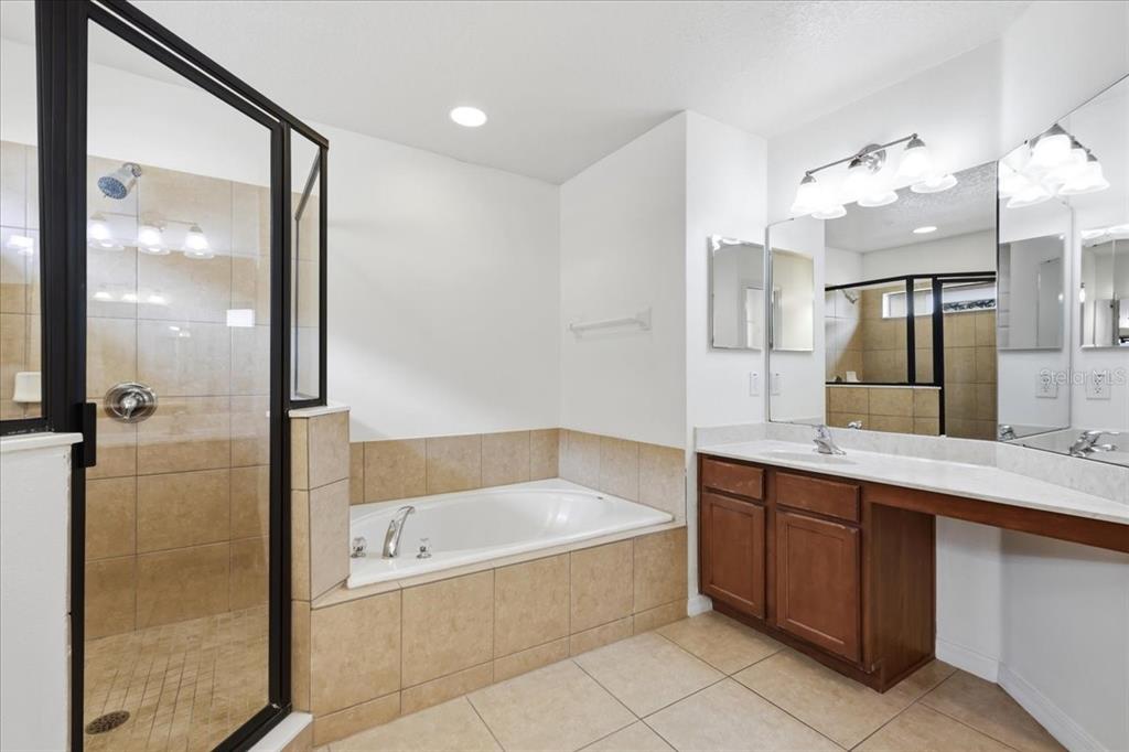 11854 VIA LUCERNA CIRCLE gallery image #17