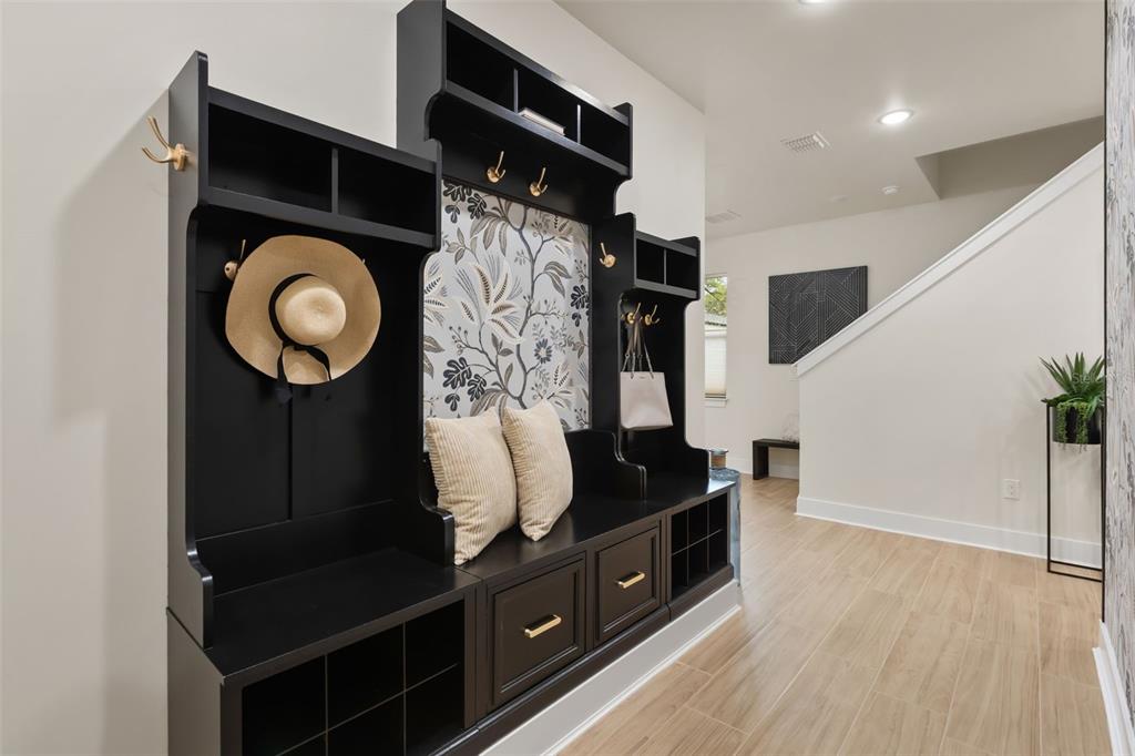 1910 CLOVERLAWN AVENUE gallery image #24