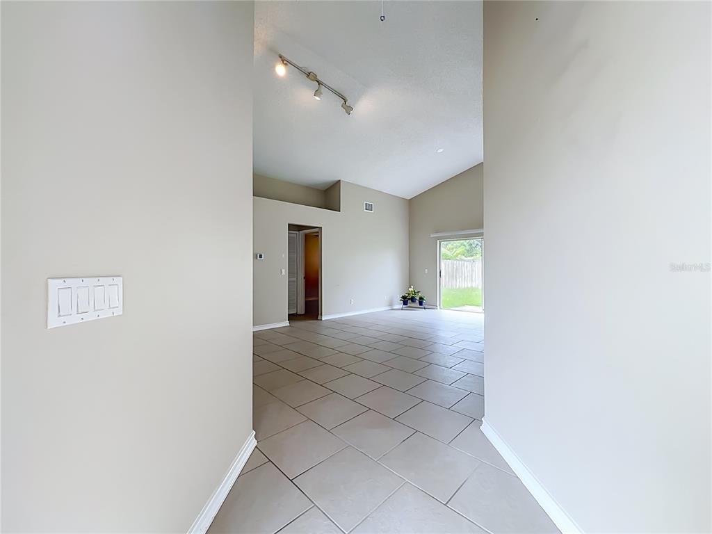 930 RIVECON AVENUE gallery image #2