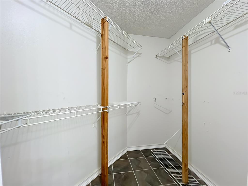 930 RIVECON AVENUE gallery image #25