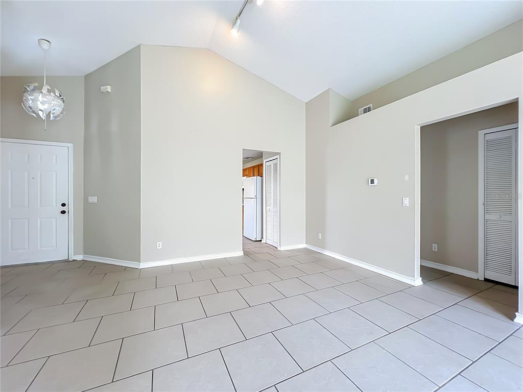 930 RIVECON AVENUE gallery image #7