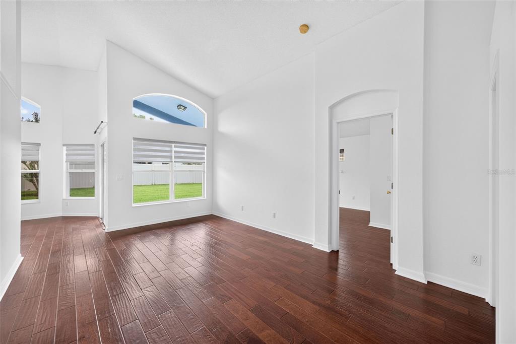 630 RIOMAR AVENUE gallery image #4