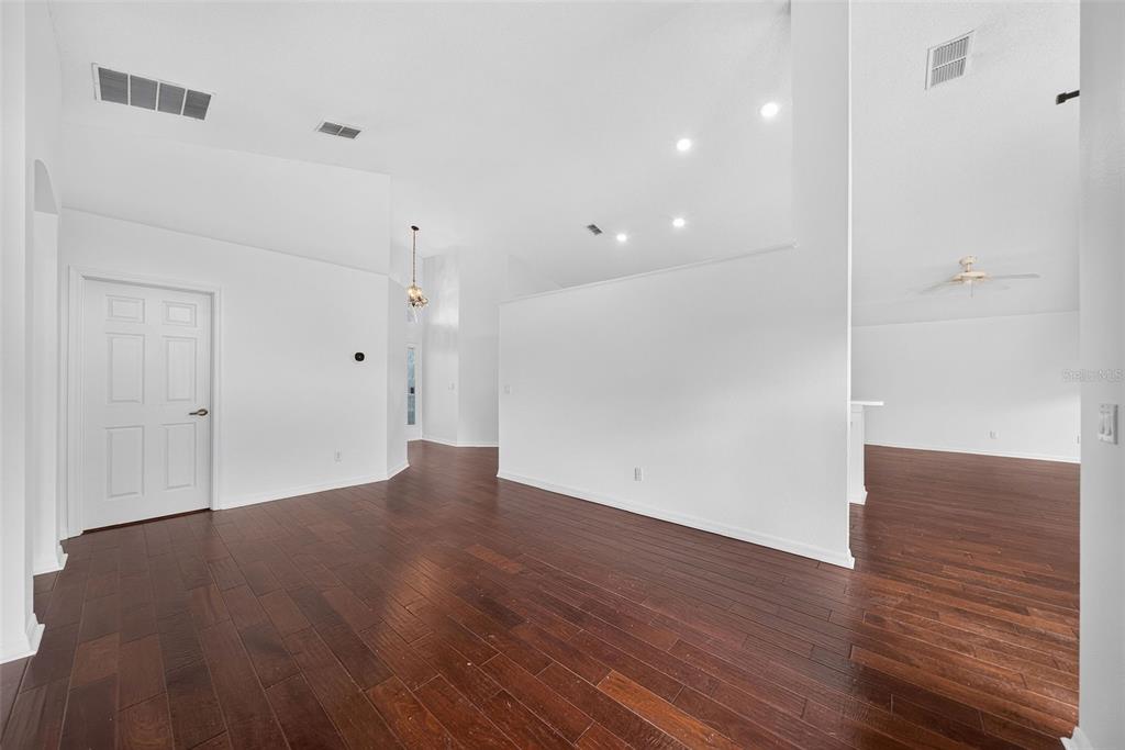 630 RIOMAR AVENUE gallery image #6