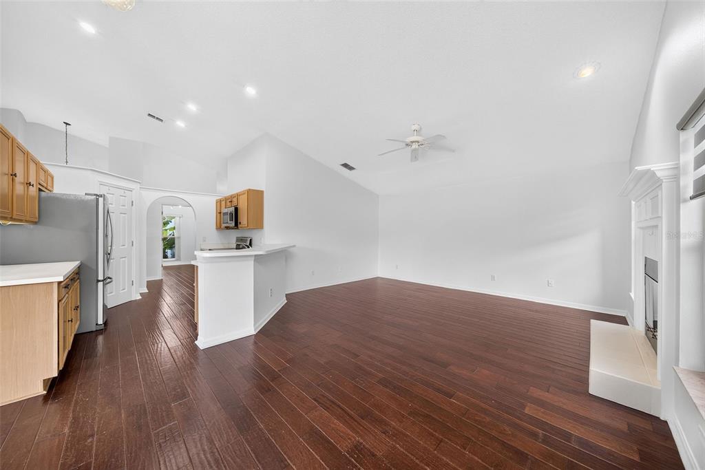 630 RIOMAR AVENUE gallery image #8