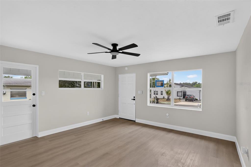 3413 PARIS PLACE gallery image #2