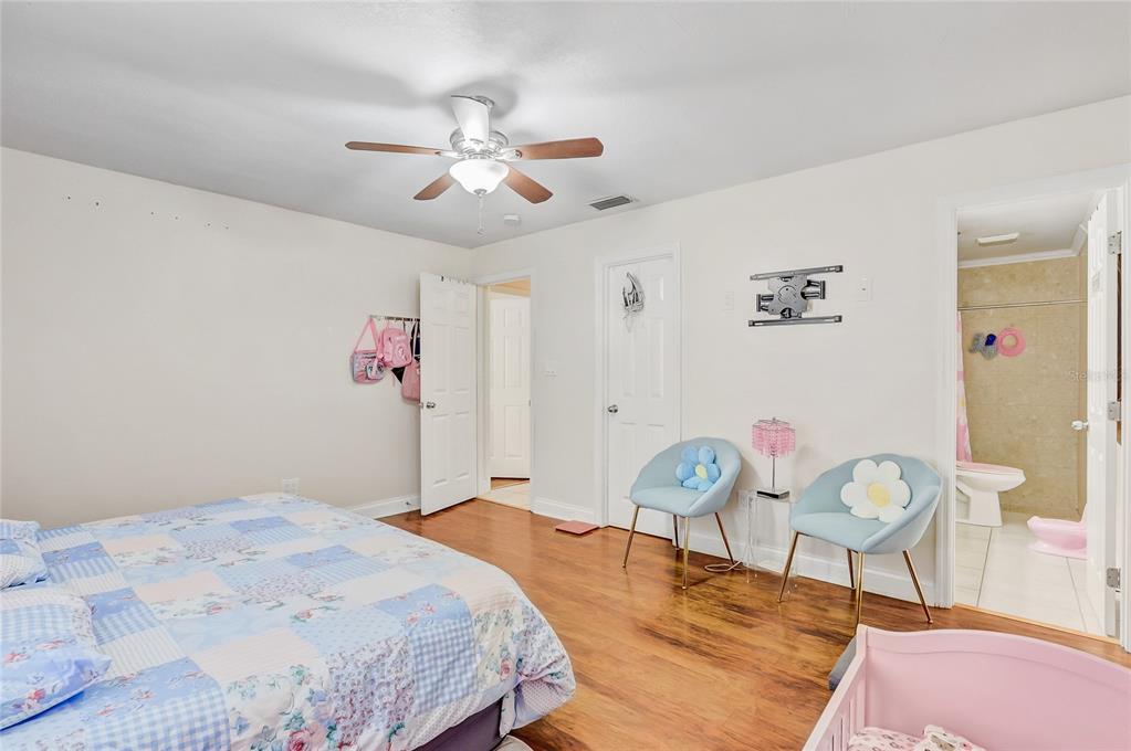 8691 CONTOURA DRIVE gallery image #13