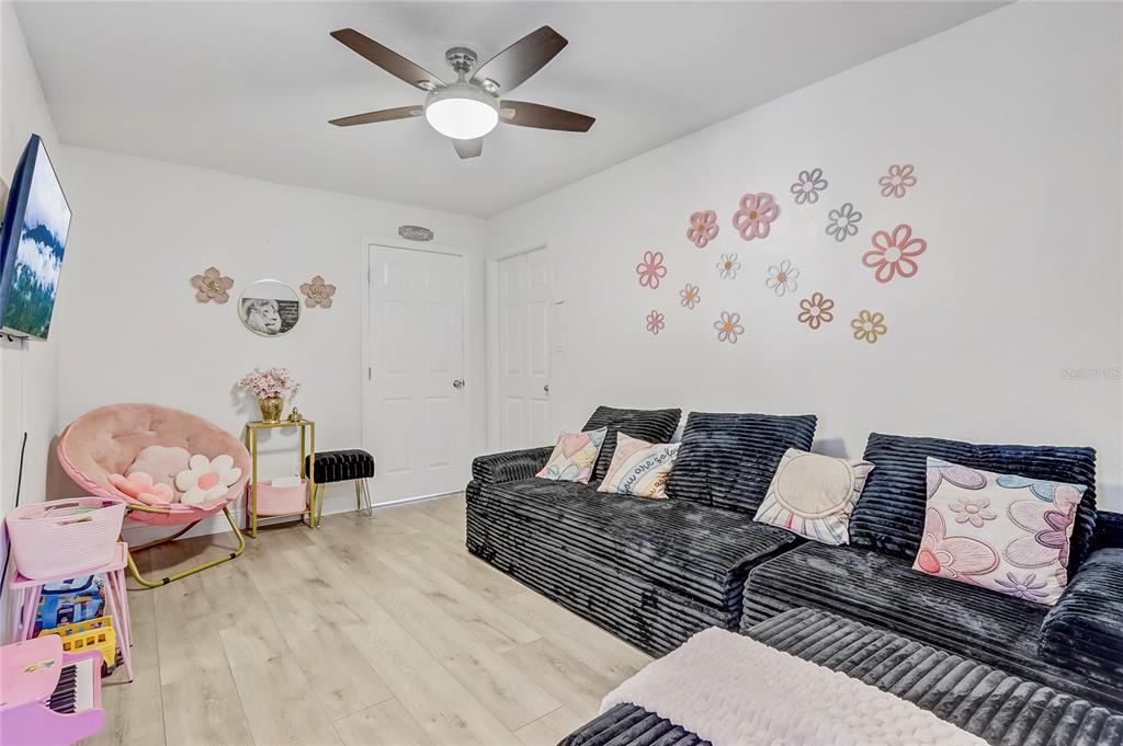 8691 CONTOURA DRIVE gallery image #4