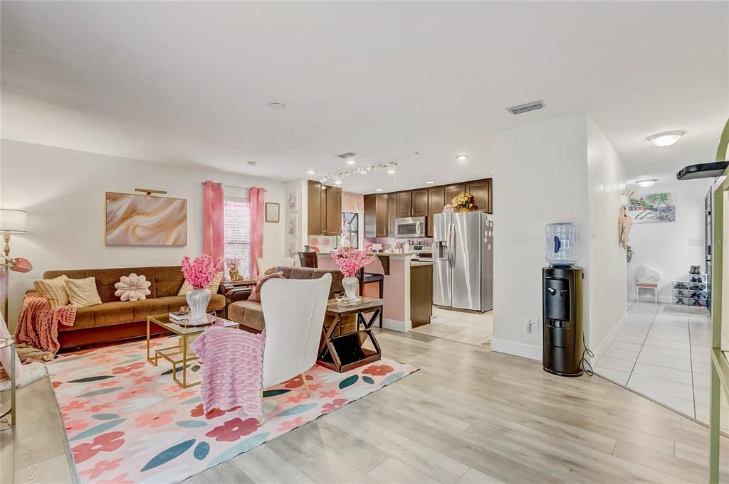 8691 CONTOURA DRIVE gallery image #7