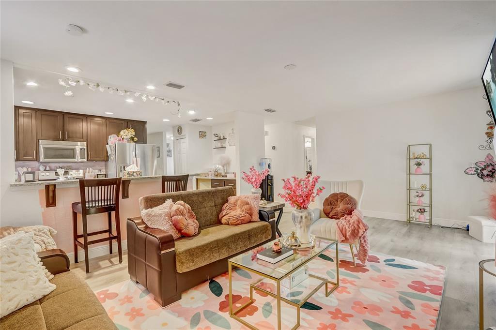 8691 CONTOURA DRIVE gallery image #8