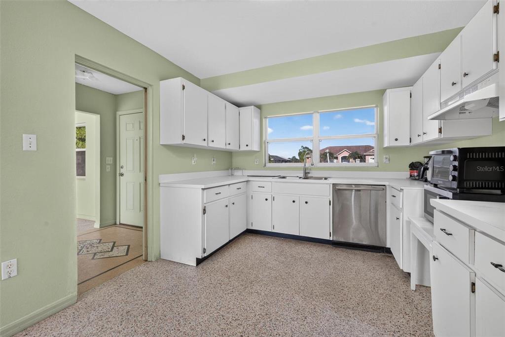 5701 PADGETT CIRCLE gallery image #13