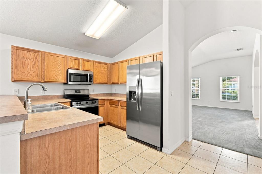 1174 BEECH GROVE WAY gallery image #7