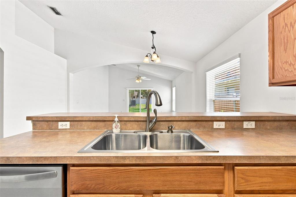 1174 BEECH GROVE WAY gallery image #9