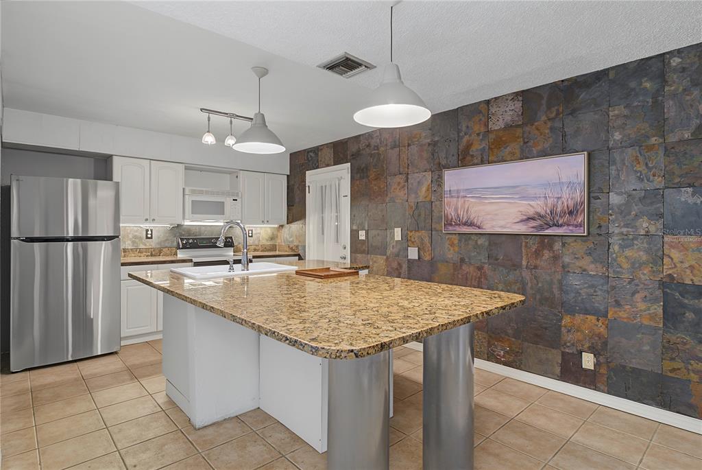 10145 BLUFF COURT gallery image #15