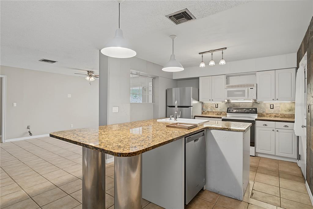 10145 BLUFF COURT gallery image #16
