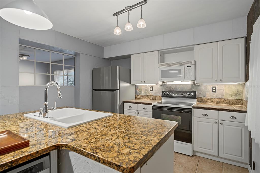 10145 BLUFF COURT gallery image #17