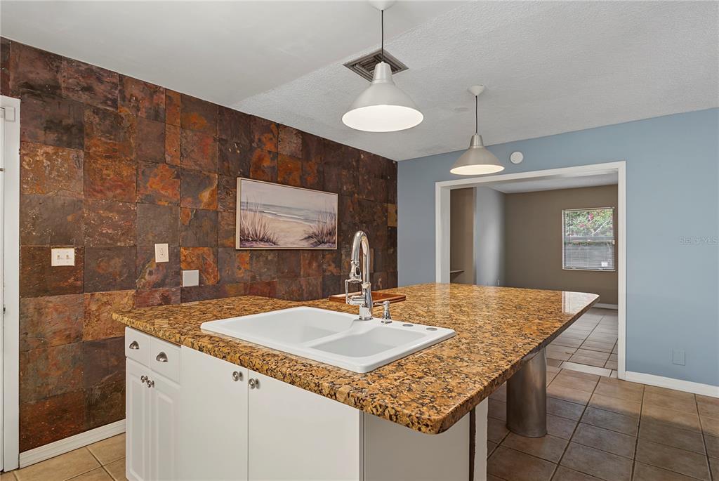 10145 BLUFF COURT gallery image #19