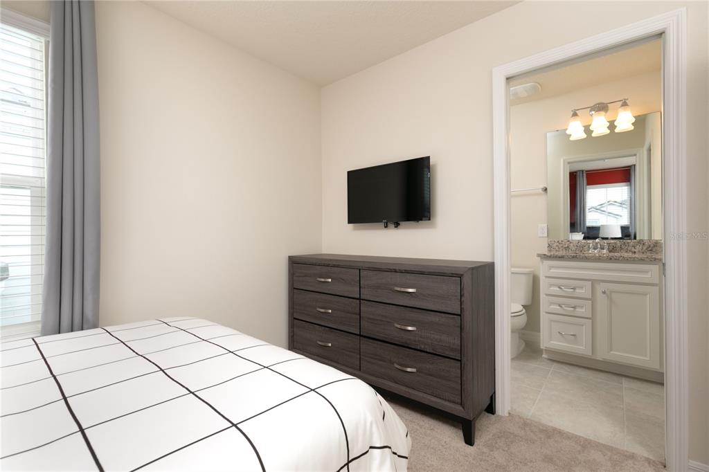 7376 OAKMOSS LOOP gallery image #23
