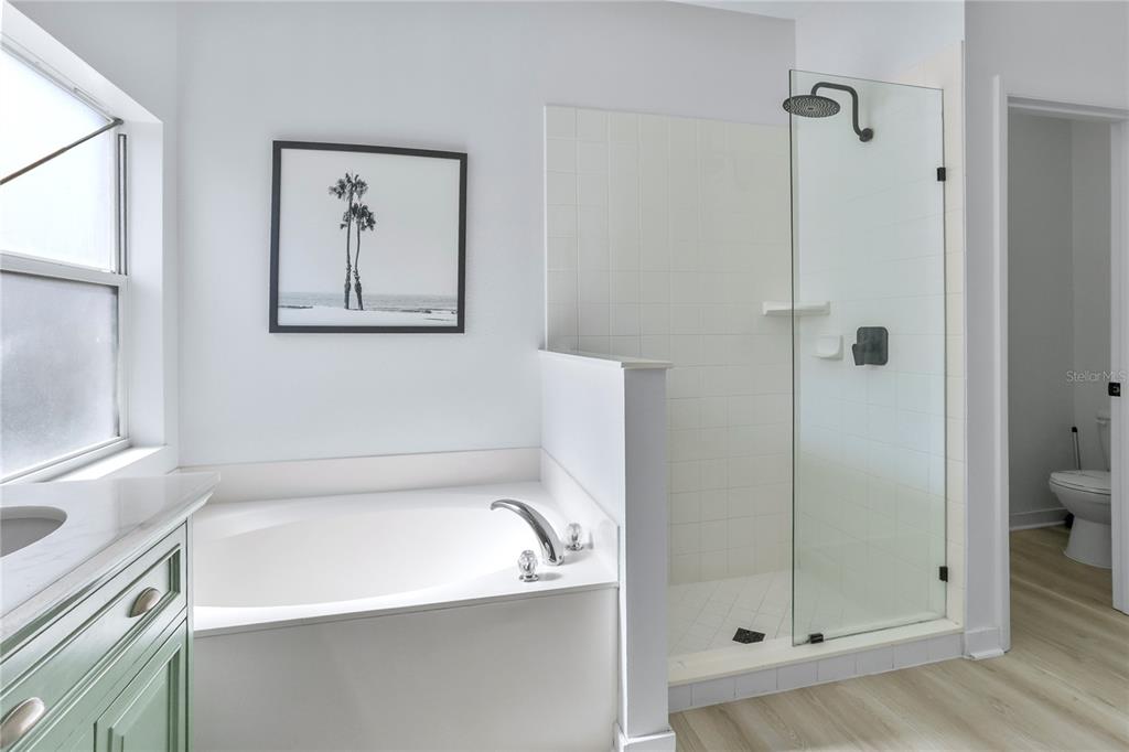 186 NAZHA DRIVE gallery image #32