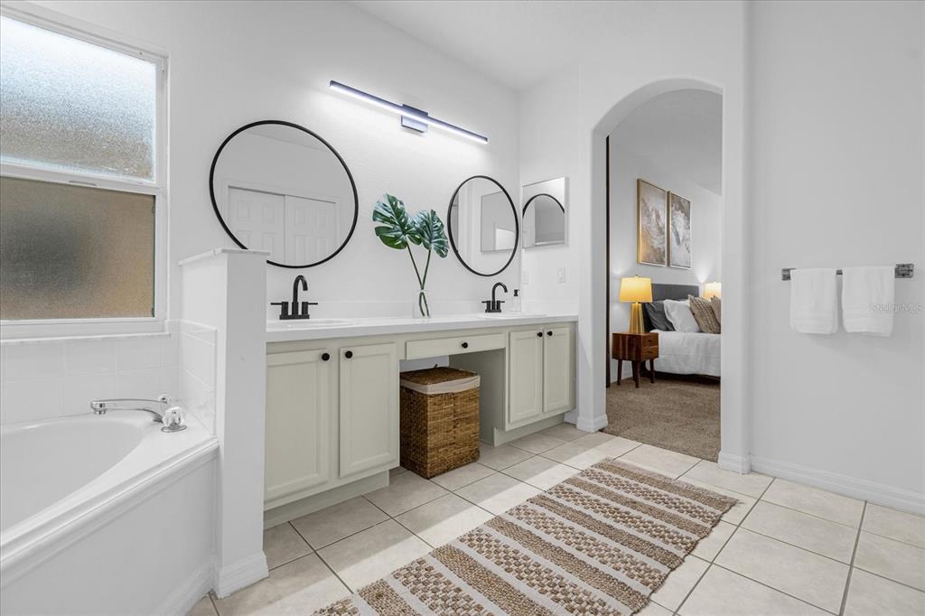 638 CASSIA DRIVE gallery image #15