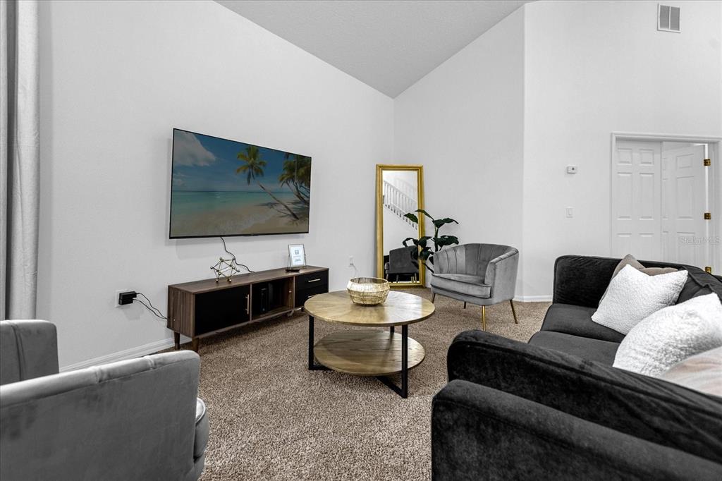 638 CASSIA DRIVE gallery image #9