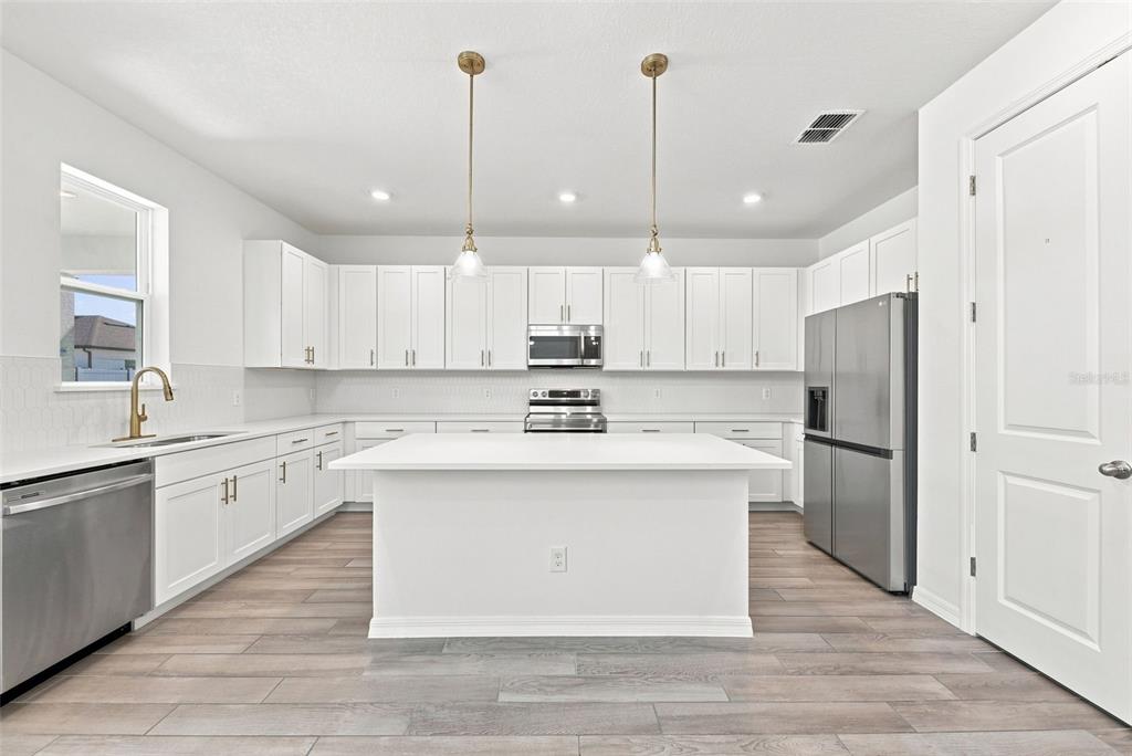 2251 DERWENT DRIVE gallery image #16