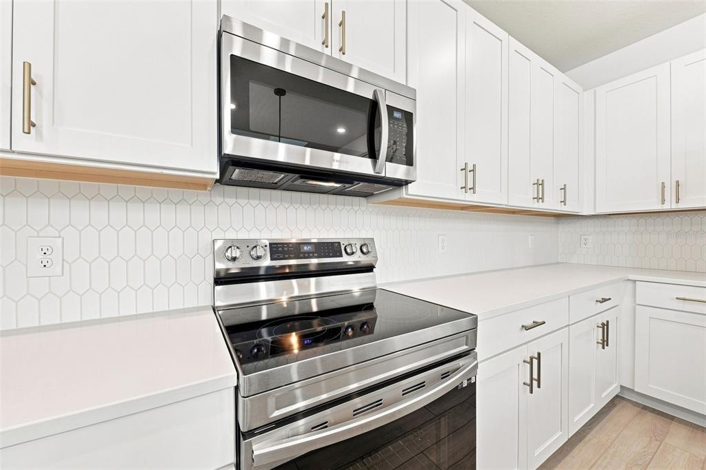 2251 DERWENT DRIVE gallery image #18