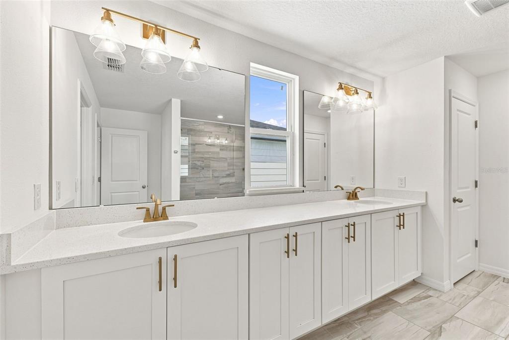 2251 DERWENT DRIVE gallery image #27