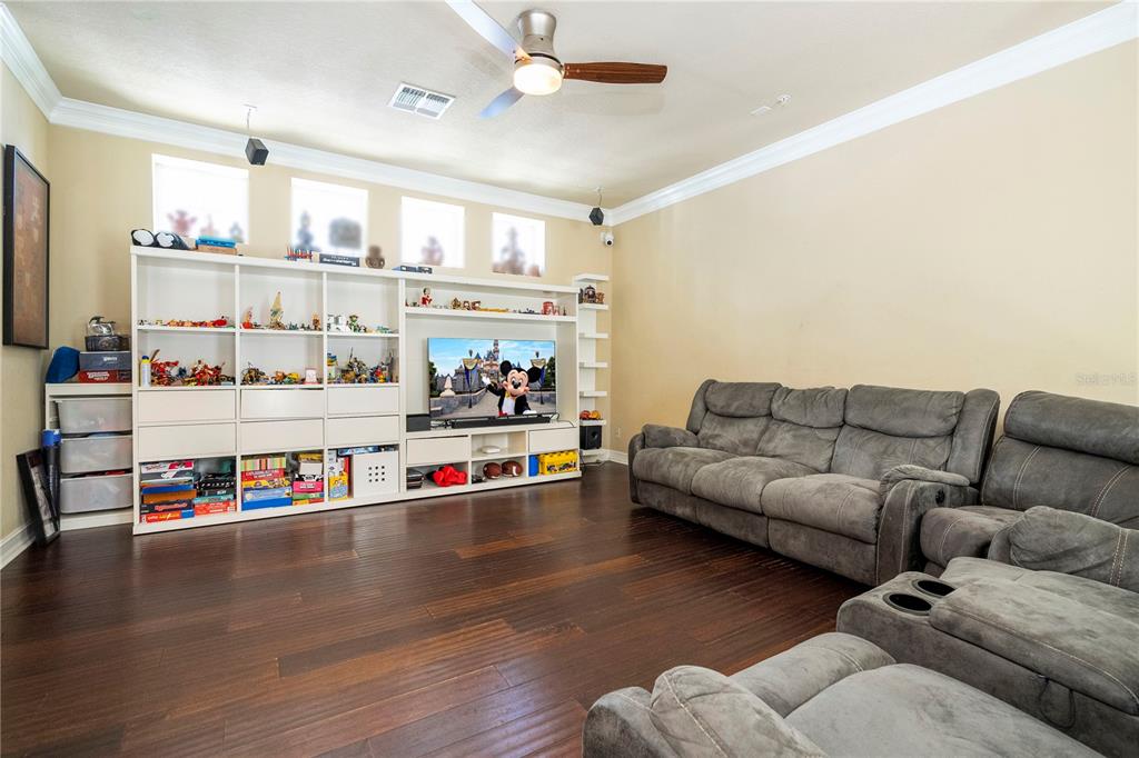 1555 HANKS AVENUE gallery image #20