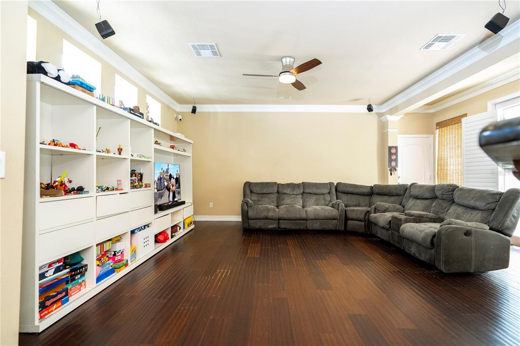 1555 HANKS AVENUE gallery image #21