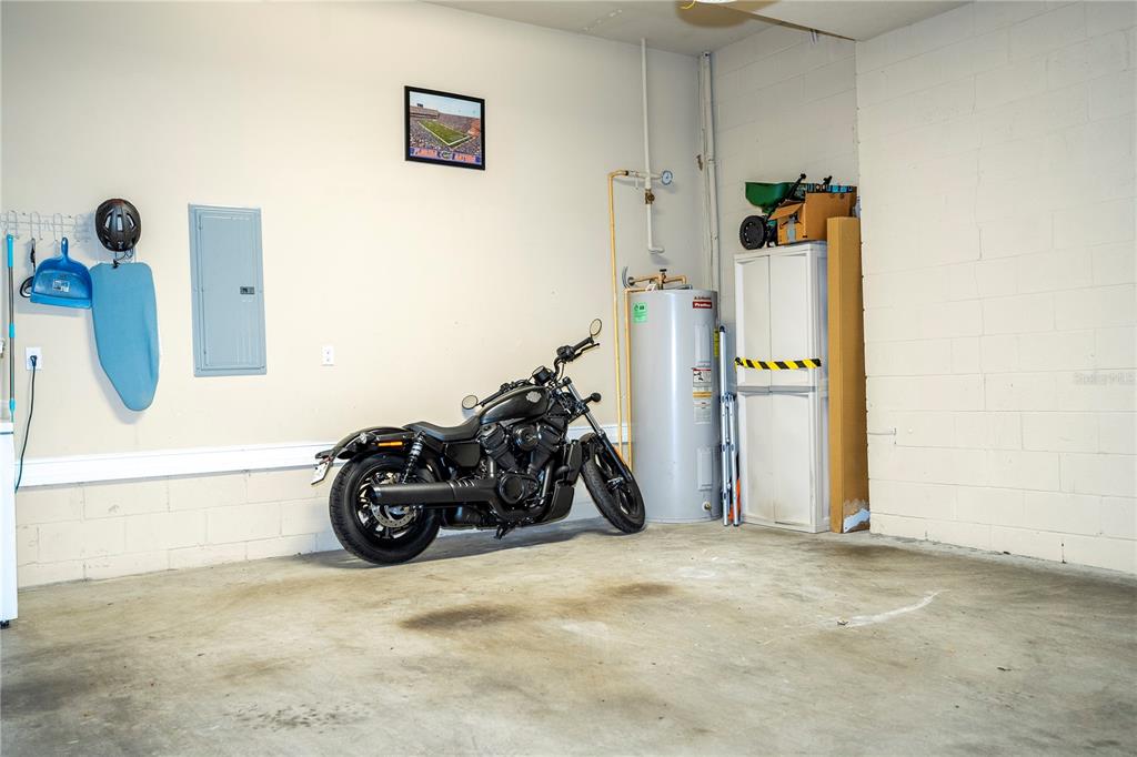 1555 HANKS AVENUE gallery image #77
