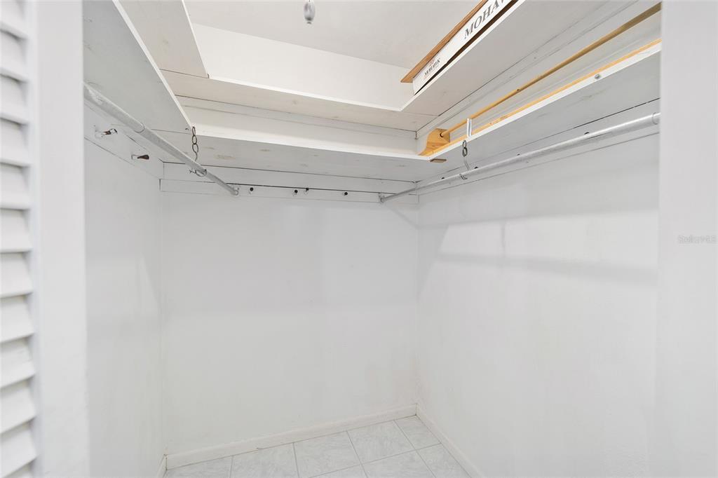 12180 MAPLE STREET gallery image #37