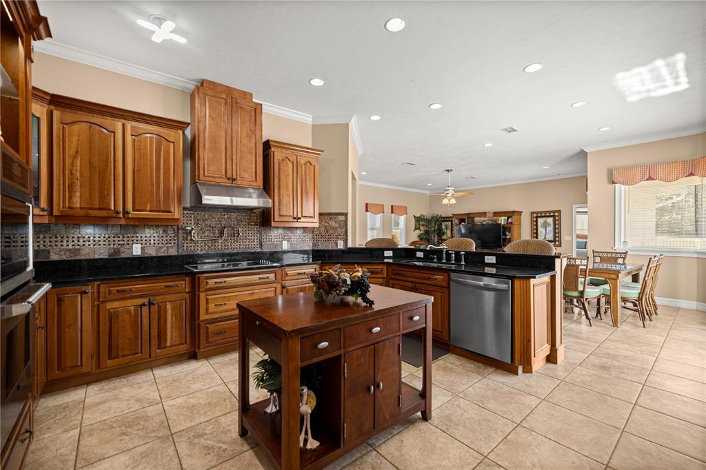 6081 W PELL PLACE gallery image #15