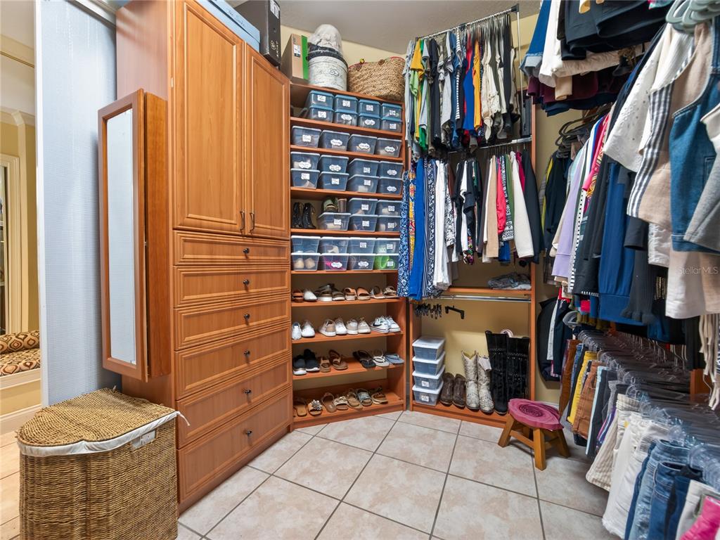 1640 SE 91ST PLACE gallery image #28