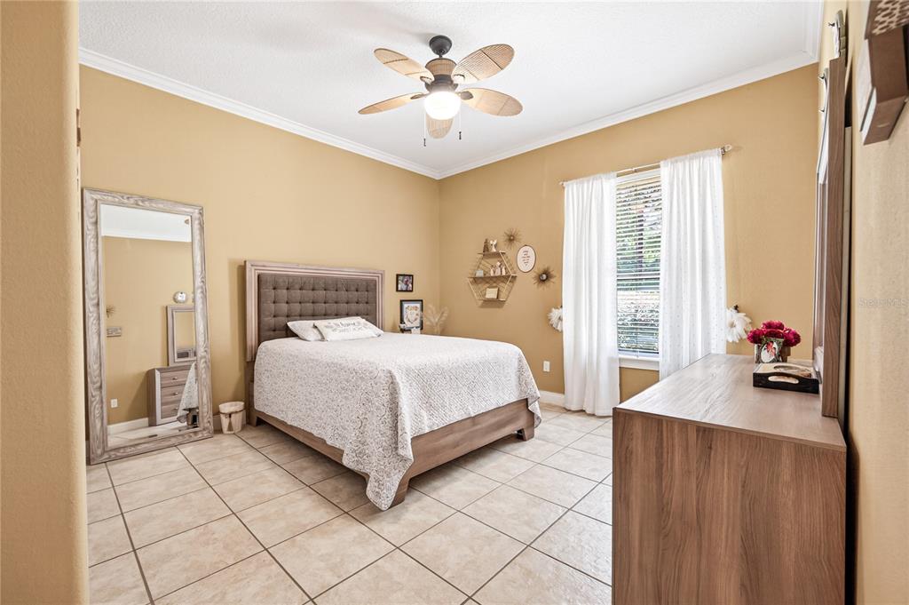 1640 SE 91ST PLACE gallery image #38