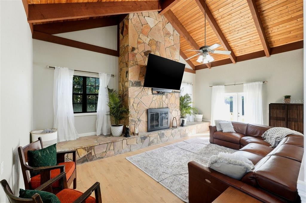 1825 CLUBHOUSE ROAD gallery image #16