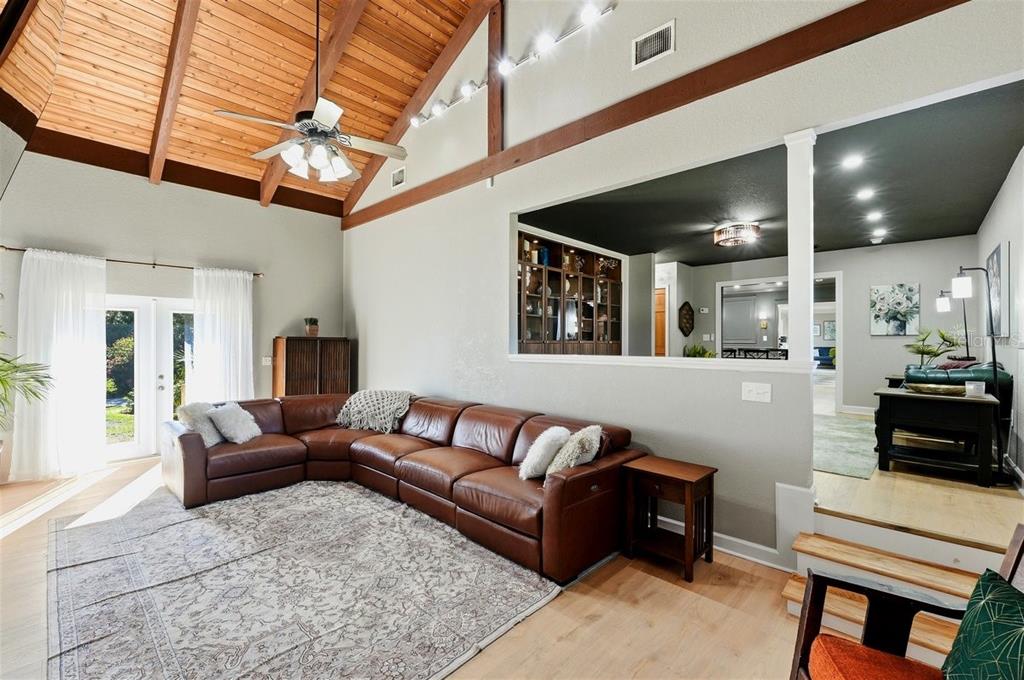 1825 CLUBHOUSE ROAD gallery image #17