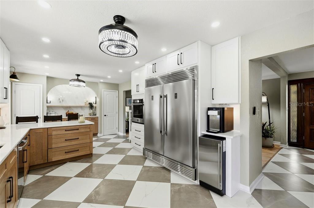 1825 CLUBHOUSE ROAD gallery image #18