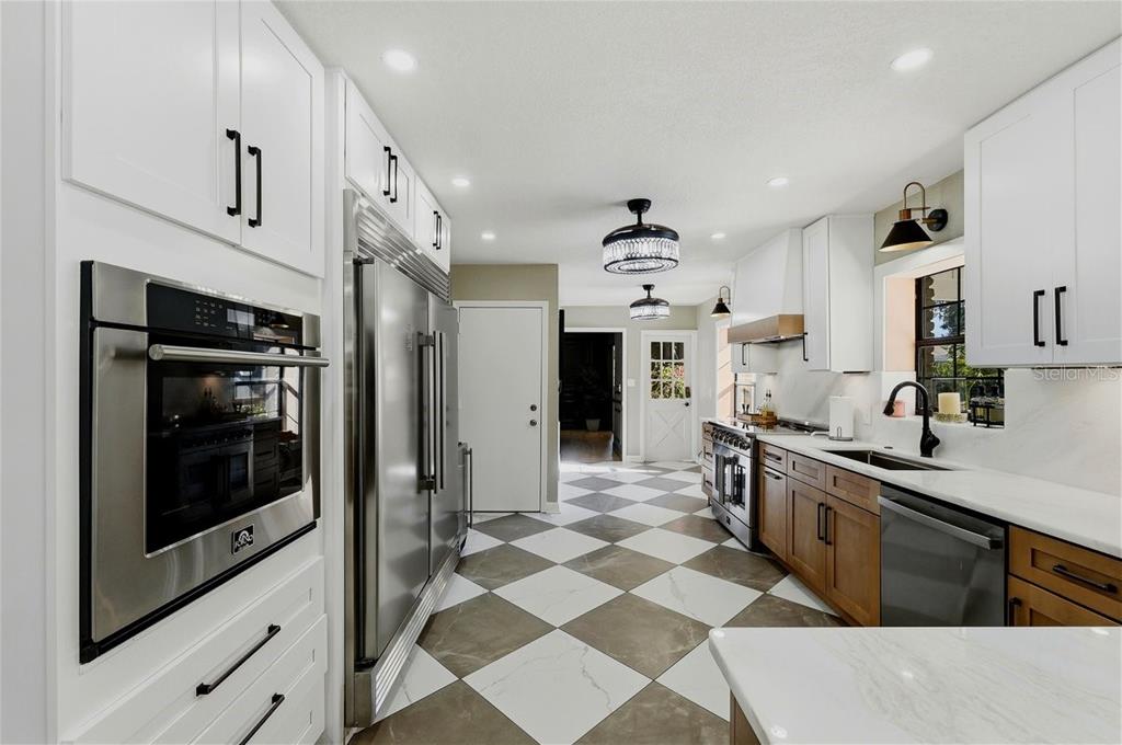 1825 CLUBHOUSE ROAD gallery image #23