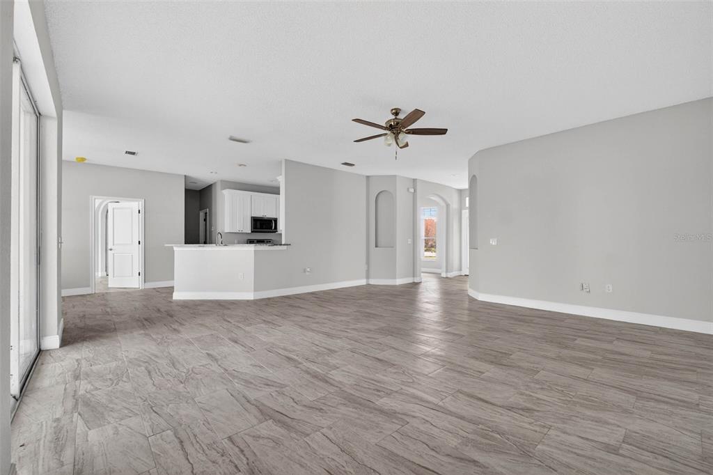 183 LAKE THOMAS gallery image #15
