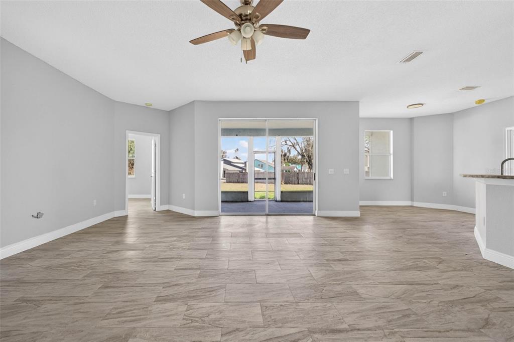183 LAKE THOMAS gallery image #19