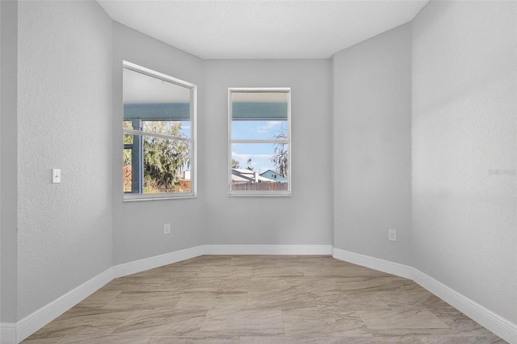 183 LAKE THOMAS gallery image #23