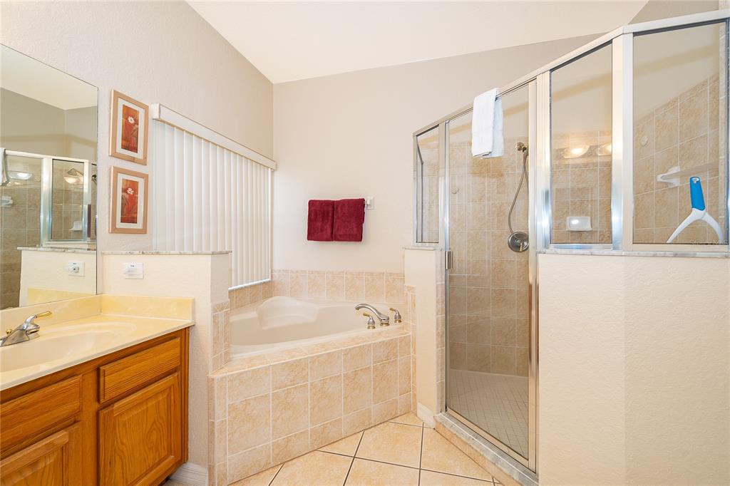 569 BURFORD CIRCLE gallery image #13