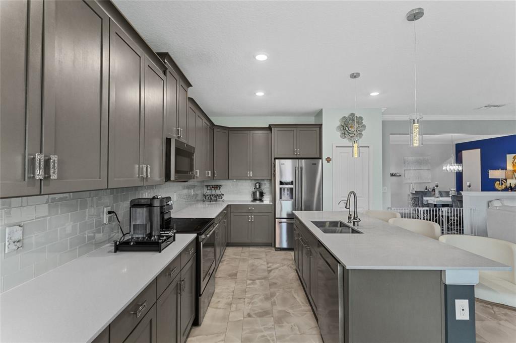 2215 CAMDEN PARK AVENUE gallery image #11