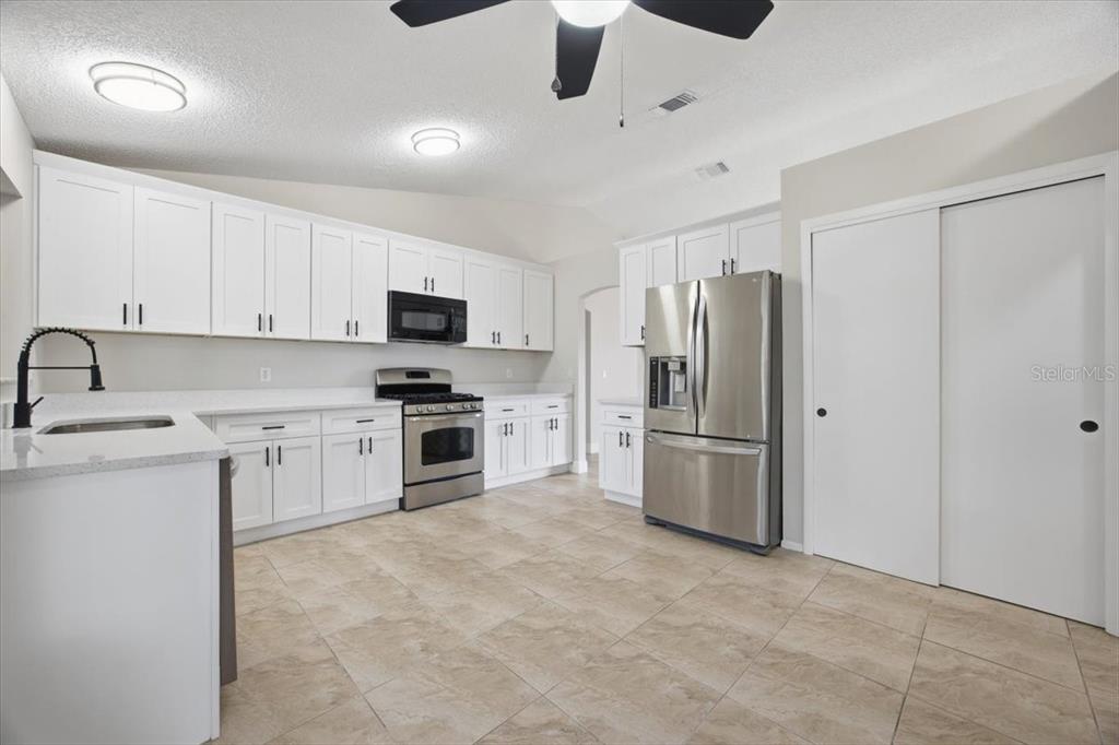910 AMY RIDGE COURT gallery image #9