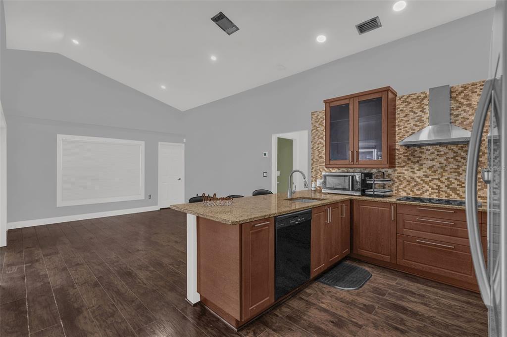 149 IMPERIAL OAK COURT gallery image #9